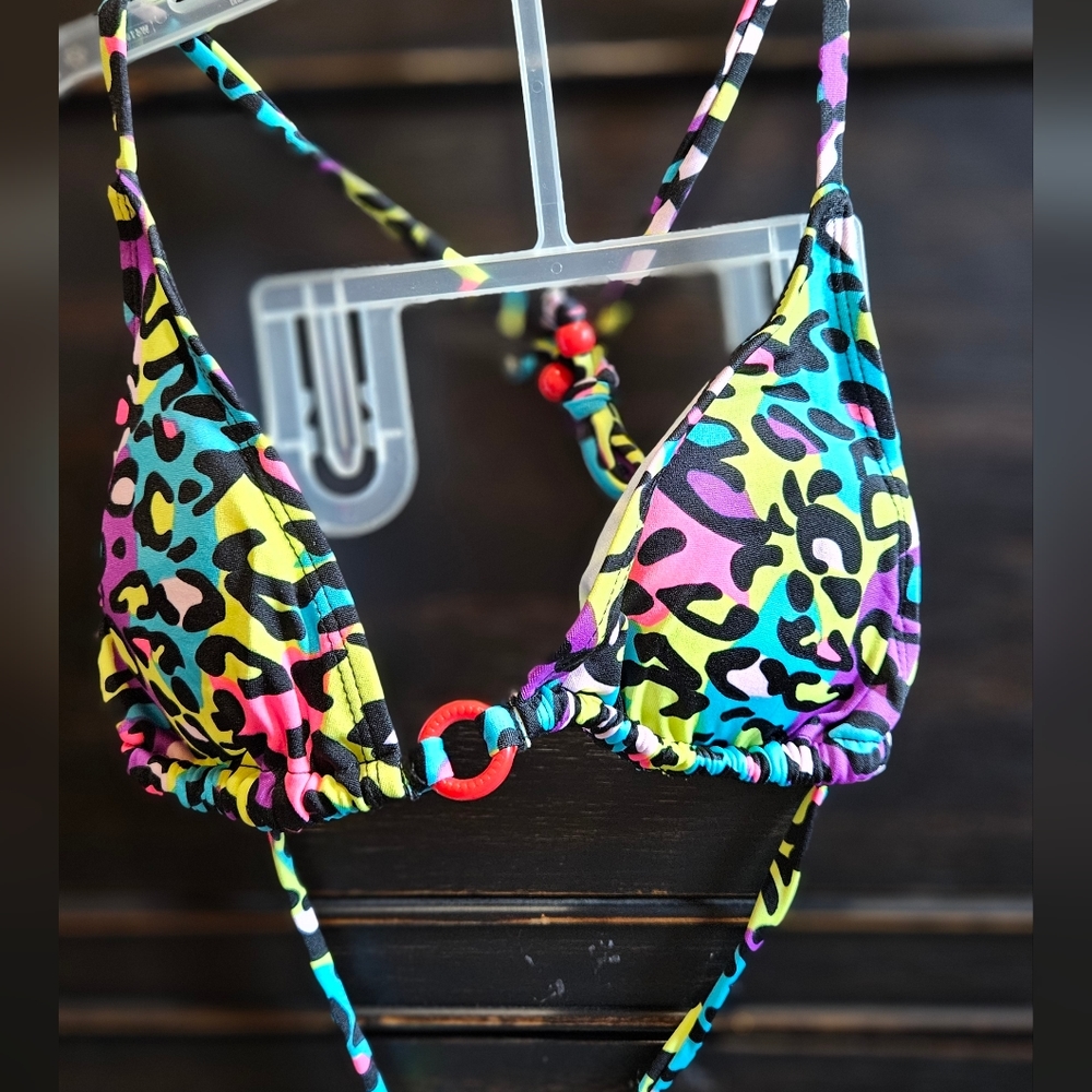 BIKINI top